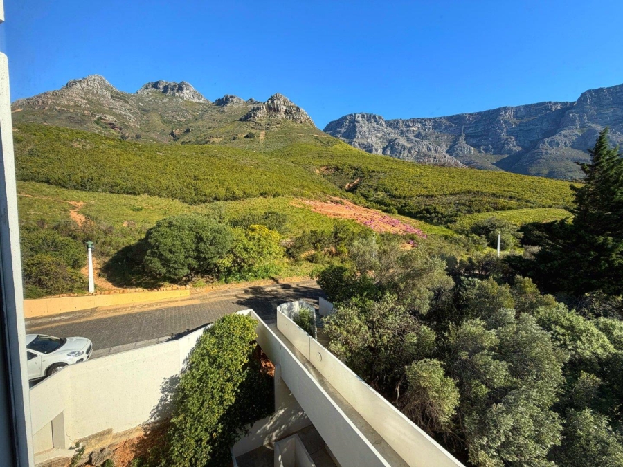 1 Bedroom Property for Sale in Vredehoek Western Cape
